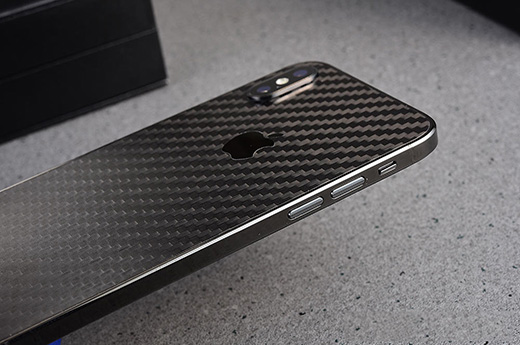 首部碳纖維iPhoneX現(xiàn)世，外柔內(nèi)剛陽剛氣息爆棚