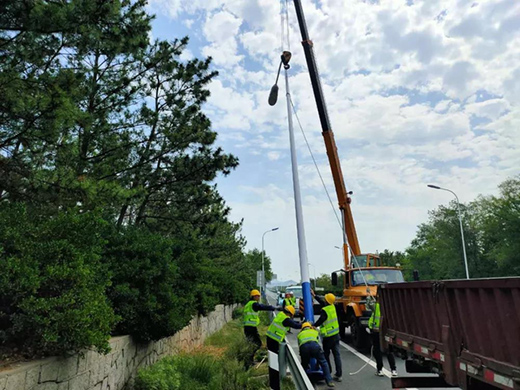 新式路燈亮了!威海環(huán)翠區(qū)路燈升級改造工程全面啟動