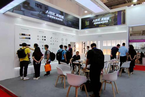 盈趣智能管家攜明星產(chǎn)品驚艷亮相寧波國際照明展