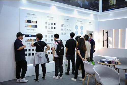 盈趣智能管家攜明星產(chǎn)品驚艷亮相寧波國際照明展