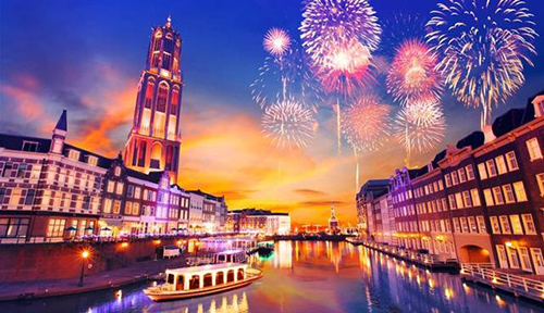 豪斯登堡「光之王國」夏日祭典，用煙火與燈飾迎接夏天