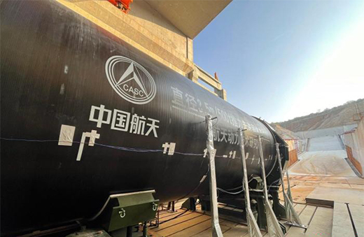 中國推力500噸整體式固體火箭發動機試車成功