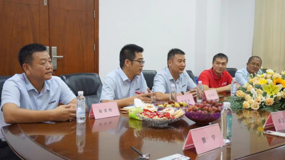 架商橋 增友誼丨江蘇商會到訪林德漆，共謀涂料行業(yè)新發(fā)展